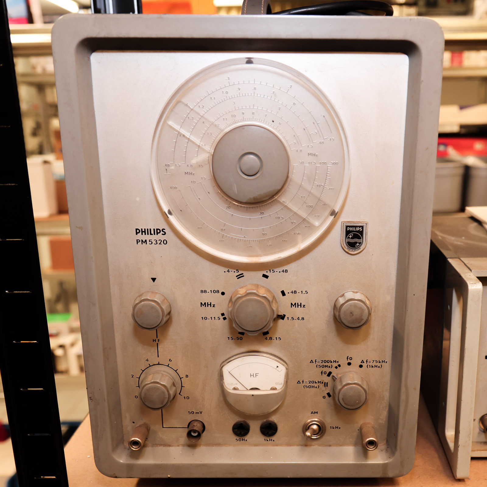 Philips PM 5320 radiotaajuusgeneraattori
