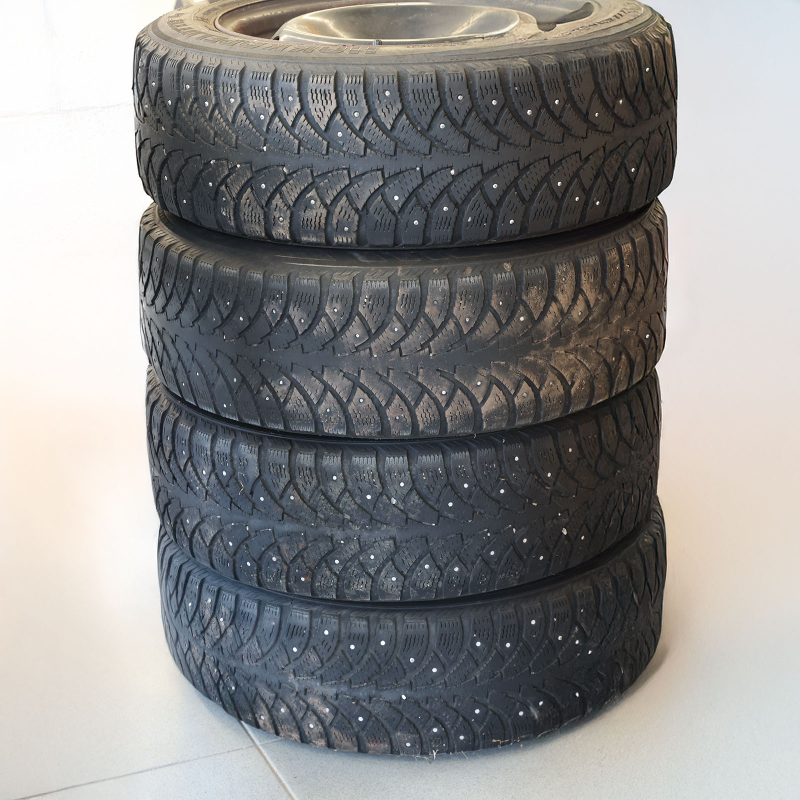 Hakkapeliitta 185/65 R15 vanteilla