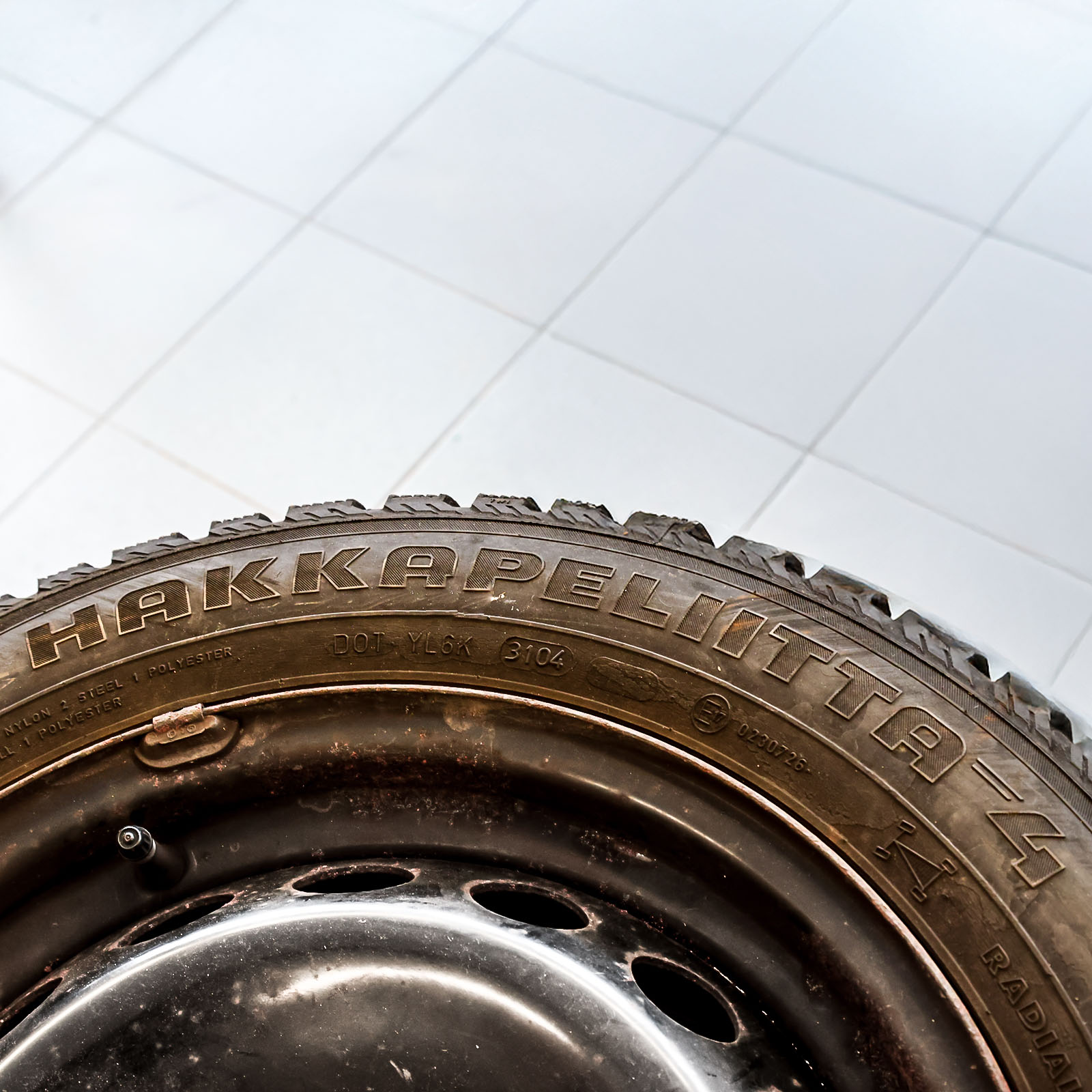 Hakkapeliitta 185/65 R15 vanteilla - Image 2